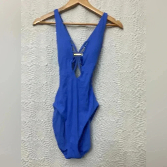 Becca Swimsuit Size Small 4 / 6 Periwinkle Blue Plunge Neck Gold Accent NWOT - Picture 11 of 13